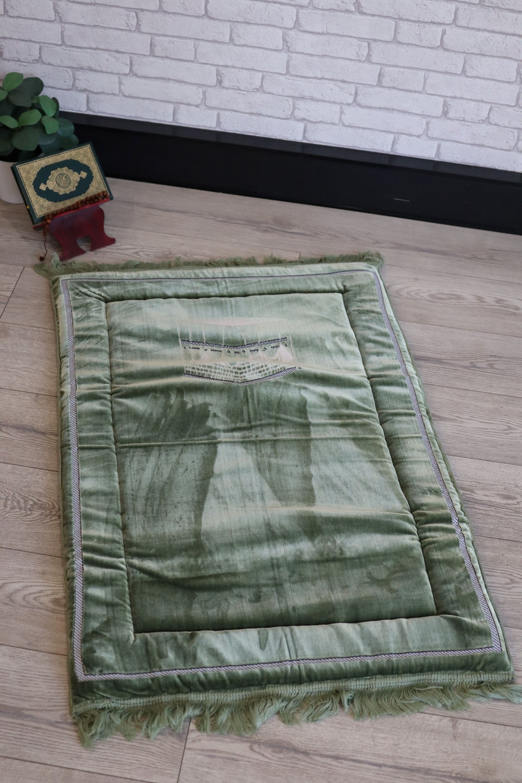 Sponge Prayer Mat with Kaaba Motif (73 X 112cm)